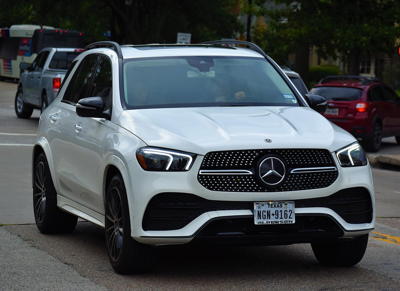 Sedan Otomobillerin Geniş Arka Kapı Açıklığı ve Kolay Erişim