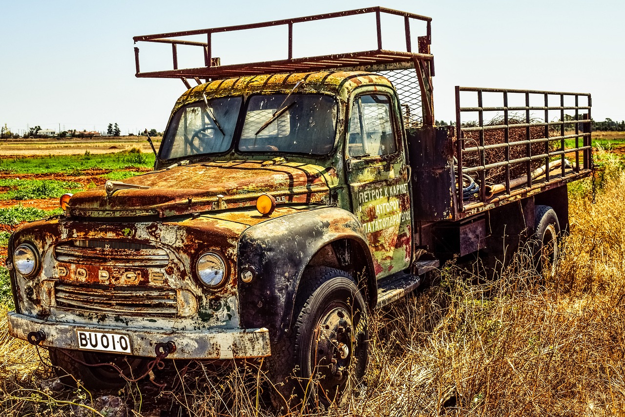 Klasik Kamyonlar ve Çevre Duyarlılığı Retro Stil, Modern Teknoloji