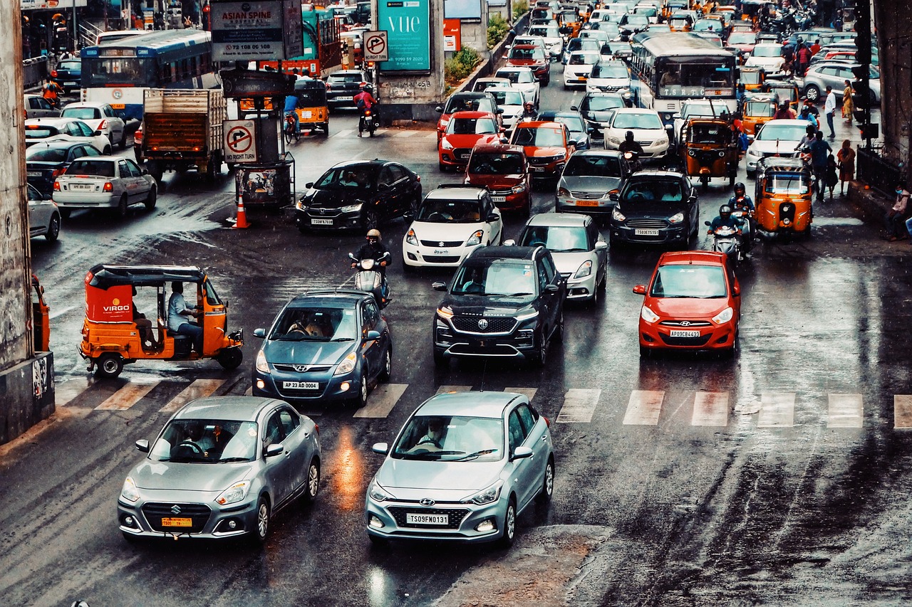 Elektrikli Şehir Araçlarının Şehir İçi Ulaşımda Rolü: Trafik Sıkışıklığı ve Hava Kirliliği Azaltımı