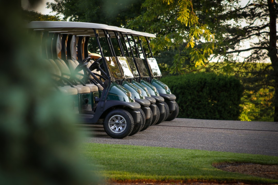 Elektrikli Golf Arabalarında Güvenlik Özellikleri Yolcu Emniyeti ve Golf Sahası Düzeni