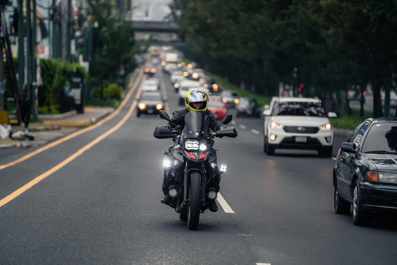 Touring Motosikletlerde Gece Sürüşleri ve Aydınlatma Önerileri