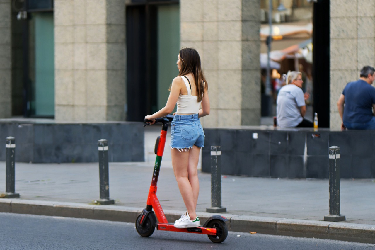 Elektrikli Scooterların Bakımı ve Servisi 